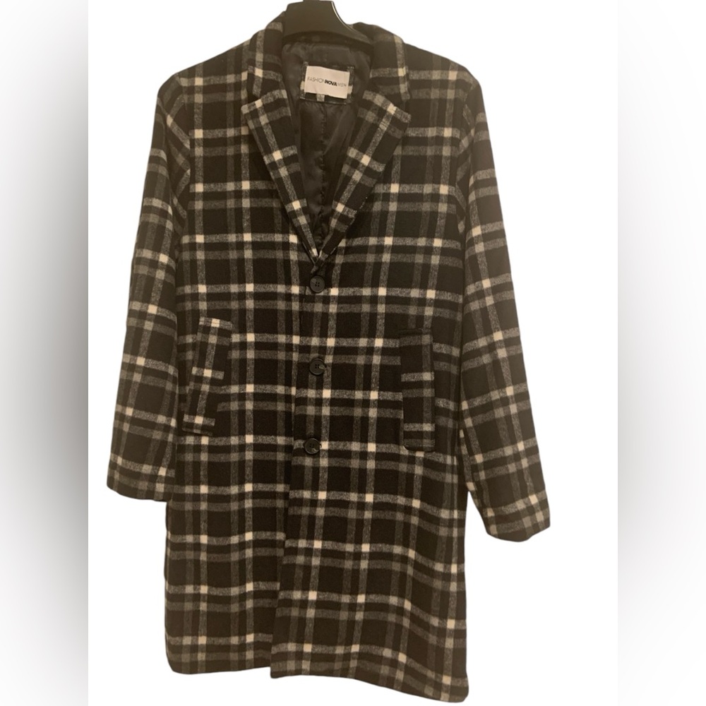 Fashion Nova Men’s Black and White Plaid Coat, Large